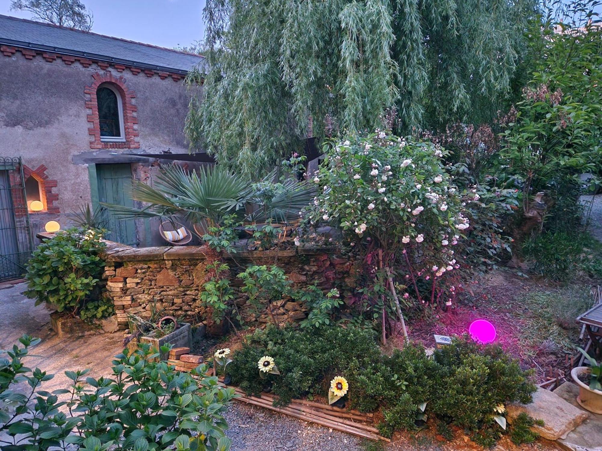 Le Jardin Aux Camelias * La Roche-sur-Yon